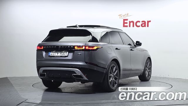 Land Rover Range Rover Velar 2022 — photo 2