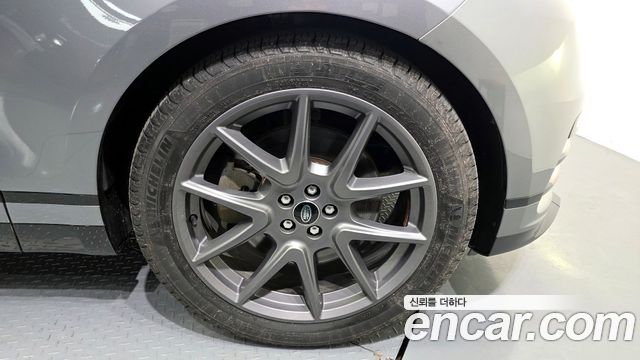 Land Rover Range Rover Velar 2022 — photo 5