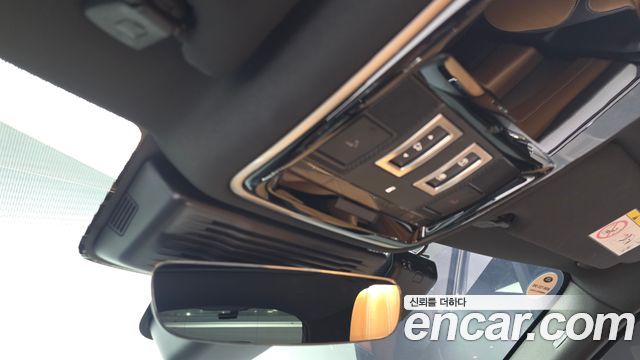 Land Rover Range Rover Velar 2022 — photo 17