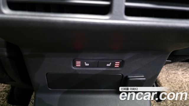 Land Rover Range Rover Velar 2022 — photo 19