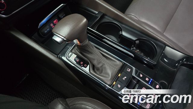 Kia K7 2018 — photo 9