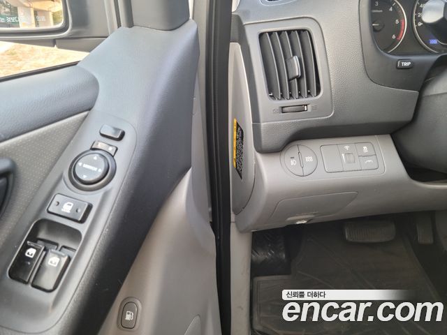 Hyundai Starex 2017 — photo 13