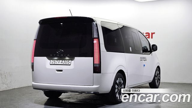 Hyundai Staria 2022 — photo 2