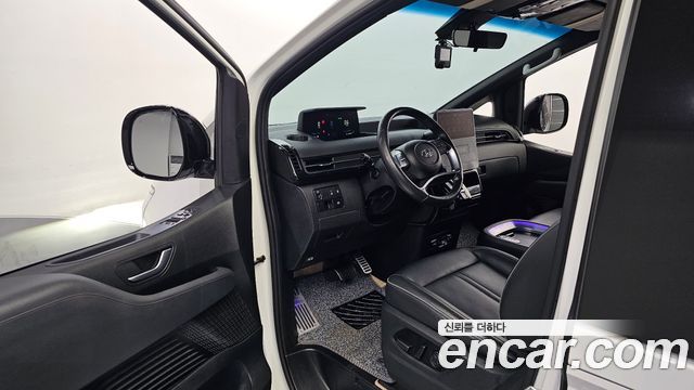 Hyundai Staria 2022 — photo 10