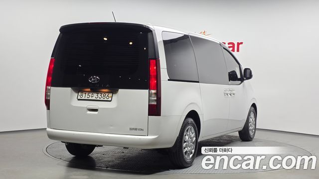 Hyundai Staria 2023 — photo 2