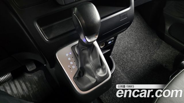Hyundai Staria 2023 — photo 9
