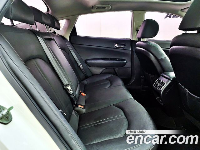 Kia K5 2016 — photo 10