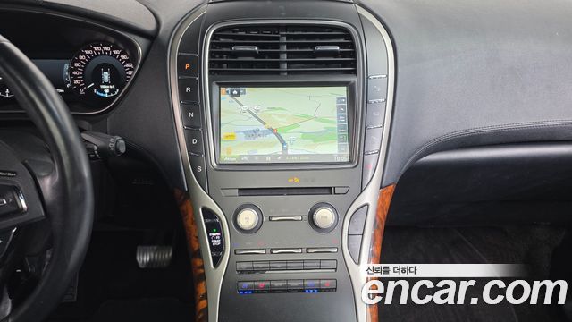 Lincoln MKX 2018 — photo 15