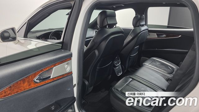 Lincoln MKX 2018 — photo 17