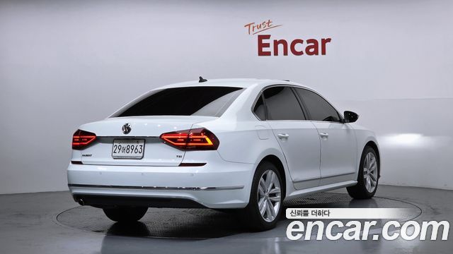 Volkswagen Passat 2018 — photo 2