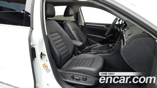 Volkswagen Passat 2018 — photo 10