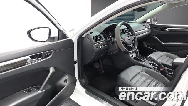 Volkswagen Passat 2018 — photo 11
