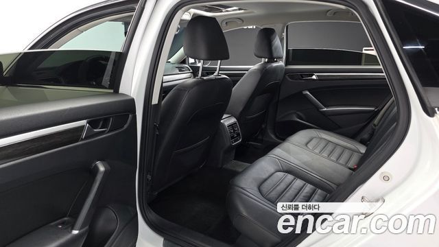Volkswagen Passat 2018 — photo 12