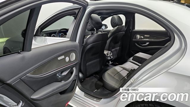 Mercedes-Benz E-Class 2020 — photo 11