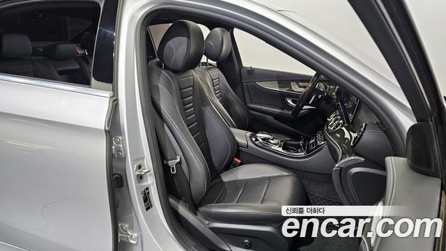 Mercedes-Benz E-Class 2020 — photo 12