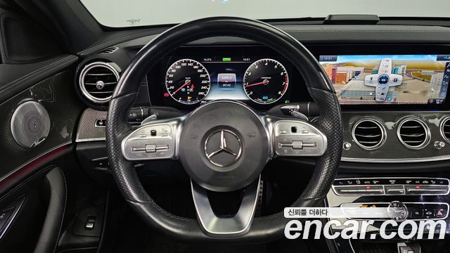 Mercedes-Benz E-Class 2020 — photo 13
