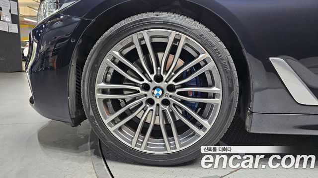 BMW 5-Series 2018 — photo 5