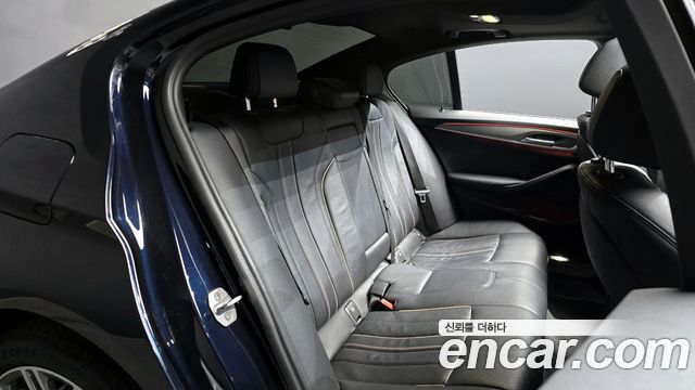 BMW 5-Series 2018 — photo 12