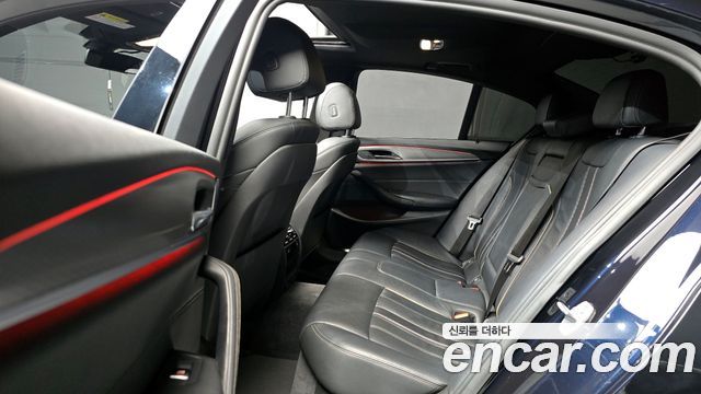 BMW 5-Series 2018 — photo 13