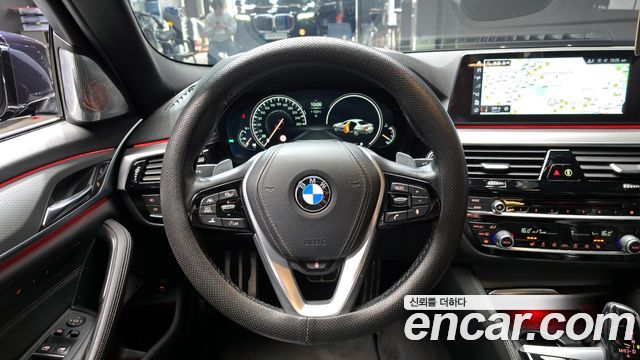 BMW 5-Series 2018 — photo 14