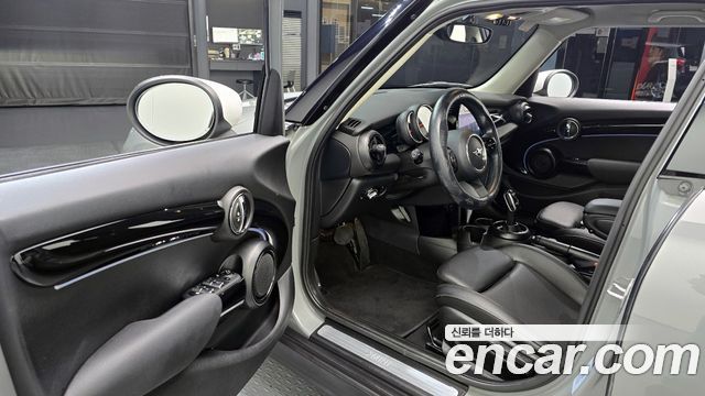 Mini Cooper 2022 — photo 11