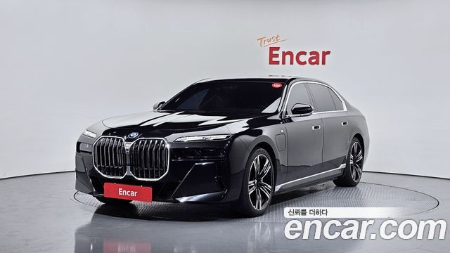 BMW 7-Series 2023 — photo 1
