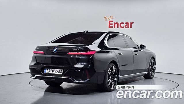 BMW 7-Series 2023 — photo 2