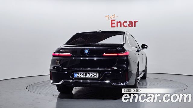 BMW 7-Series 2023 — photo 4