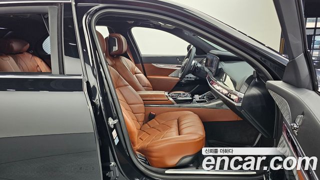 BMW 7-Series 2023 — photo 10