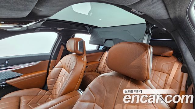BMW 7-Series 2023 — photo 18