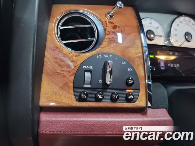 Rolls-Royce Ghost 2010 — photo 12