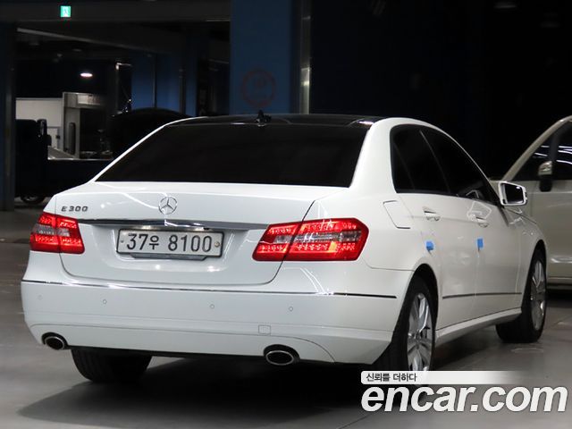 Mercedes-Benz E-Class 2013 — photo 2