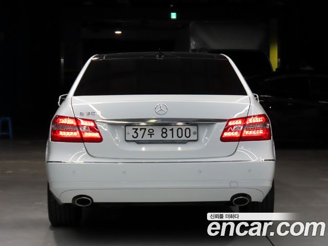 Mercedes-Benz E-Class 2013 — photo 4