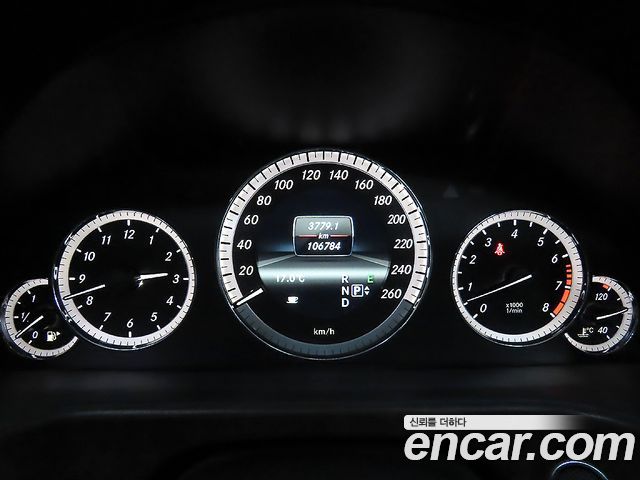 Mercedes-Benz E-Class 2013 — photo 8