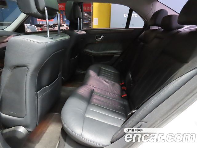 Mercedes-Benz E-Class 2013 — photo 13