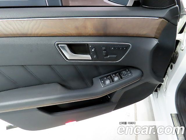 Mercedes-Benz E-Class 2013 — photo 14