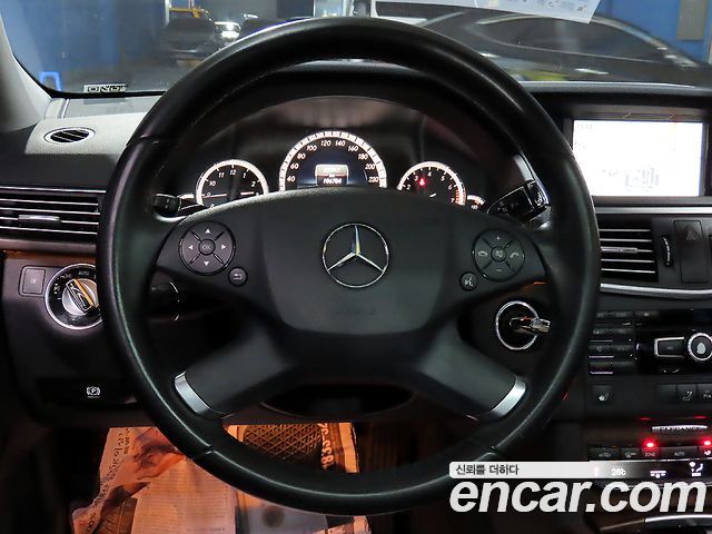 Mercedes-Benz E-Class 2013 — photo 16