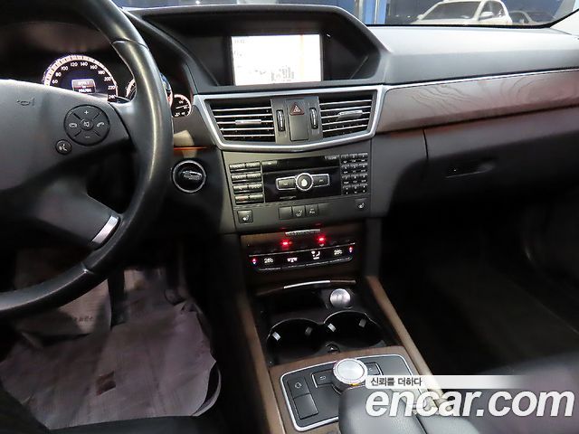 Mercedes-Benz E-Class 2013 — photo 17