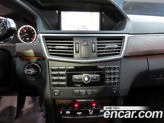 Mercedes-Benz E-Class 2013 — photo 18