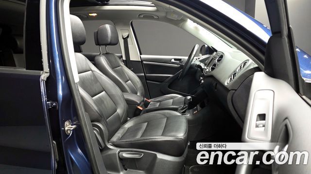 Volkswagen Tiguan 2012 — photo 11