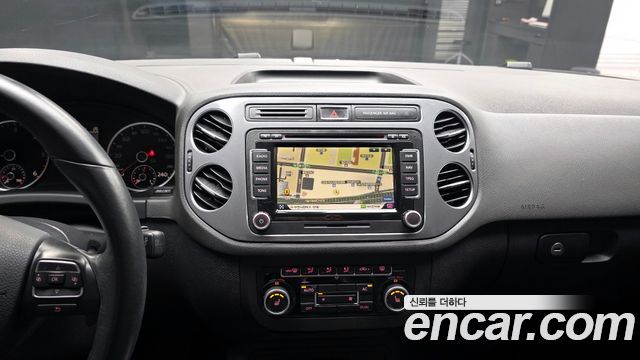 Volkswagen Tiguan 2012 — photo 14