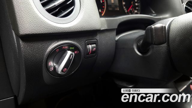 Volkswagen Tiguan 2012 — photo 19