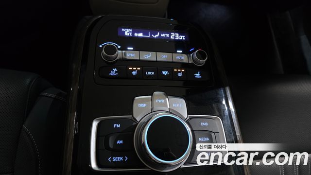 Genesis G90 2019 — photo 19