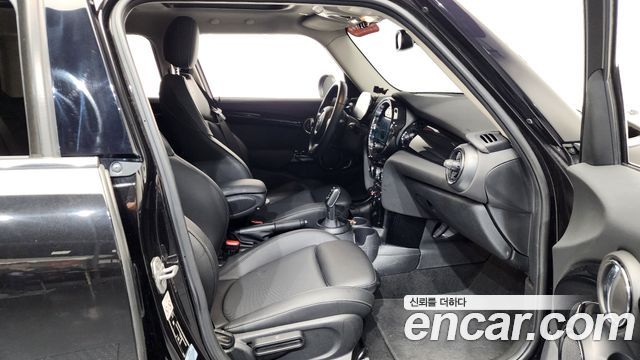 Mini Cooper 2022 — photo 11