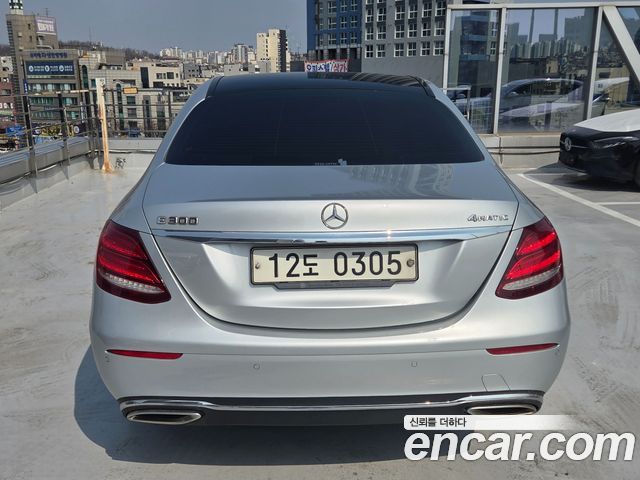 Mercedes-Benz E-Class 2017 — photo 4