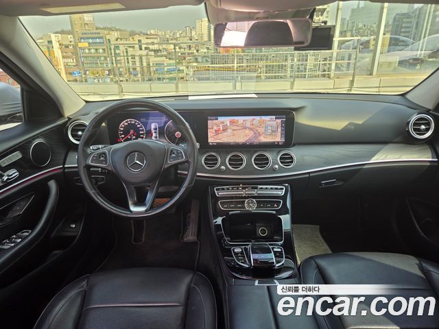 Mercedes-Benz E-Class 2017 — photo 7