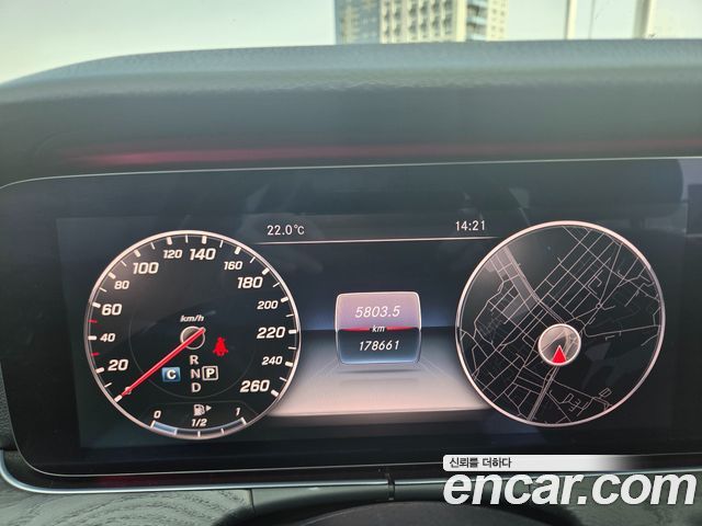 Mercedes-Benz E-Class 2017 — photo 8