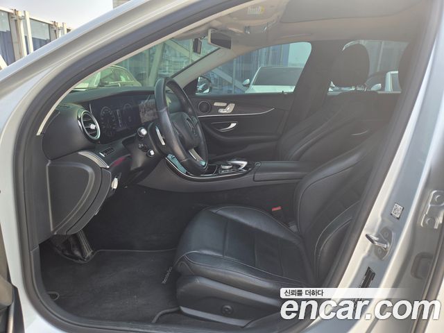 Mercedes-Benz E-Class 2017 — photo 10