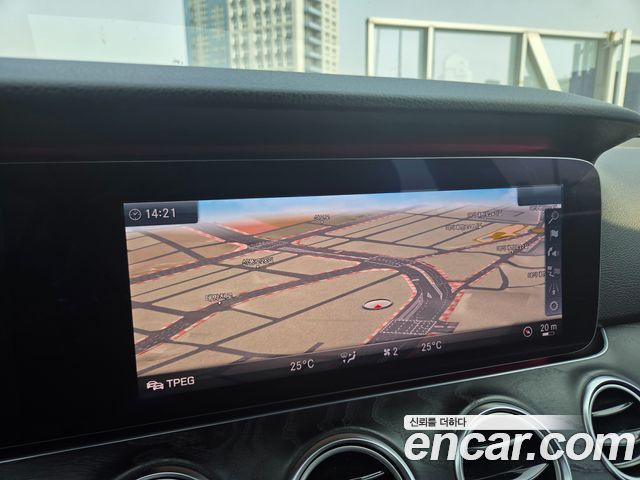 Mercedes-Benz E-Class 2017 — photo 12