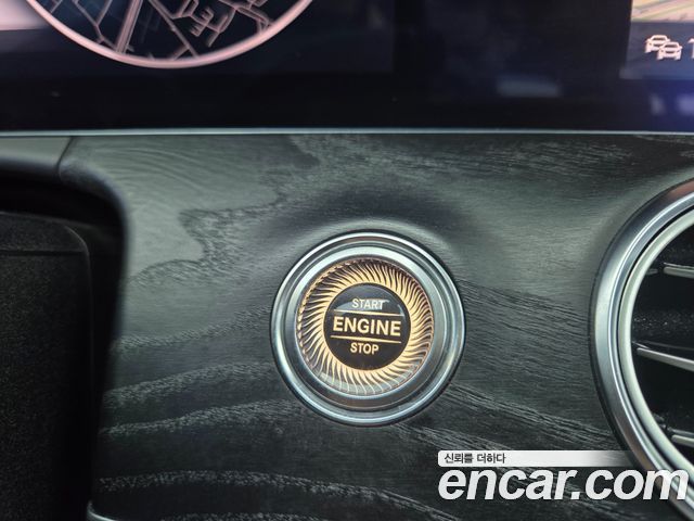 Mercedes-Benz E-Class 2017 — photo 16